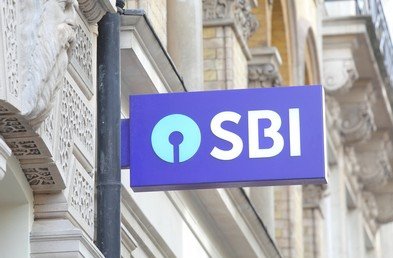 SBI is seeking applications for 19 professional cadre officers.