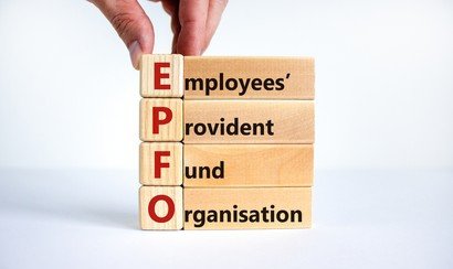 EPFO: 6 करोड़ कर्मचारियों को बड़ा झटका, सरकार ने घटाया पीएफ ब्याज दर, 40 साल